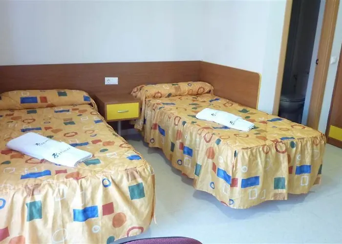 巴图埃卡斯住宿酒店 *