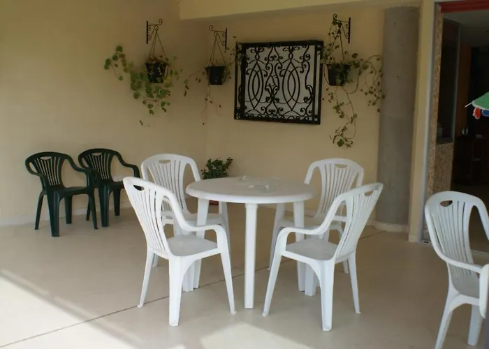 巴图埃卡斯住宿酒店 *